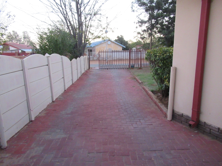 To Let 3 Bedroom Property for Rent in Riebeeckstad Free State